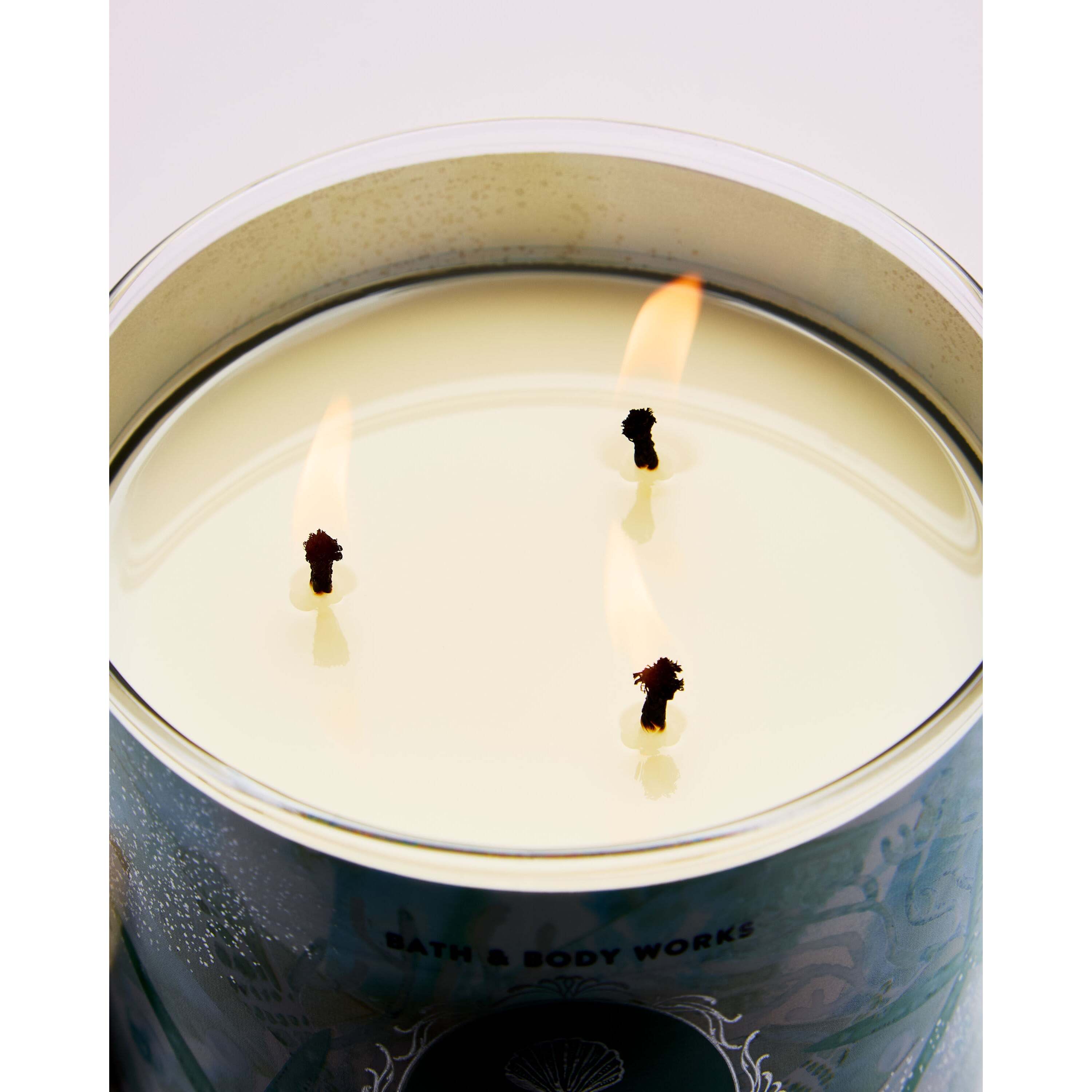 Vacation Villa 3-Wick Candle - Image 5